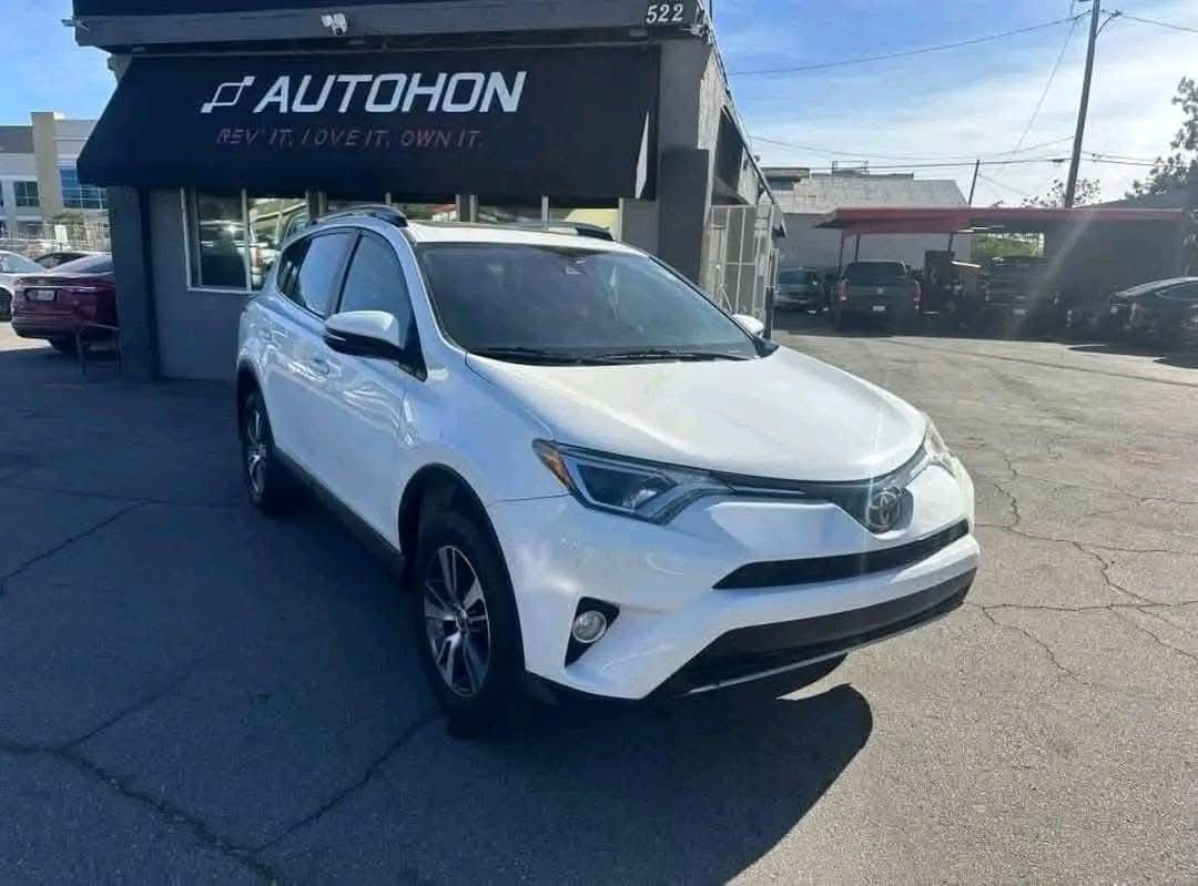 Toyota RAV4 XLE Sport Utility 4D